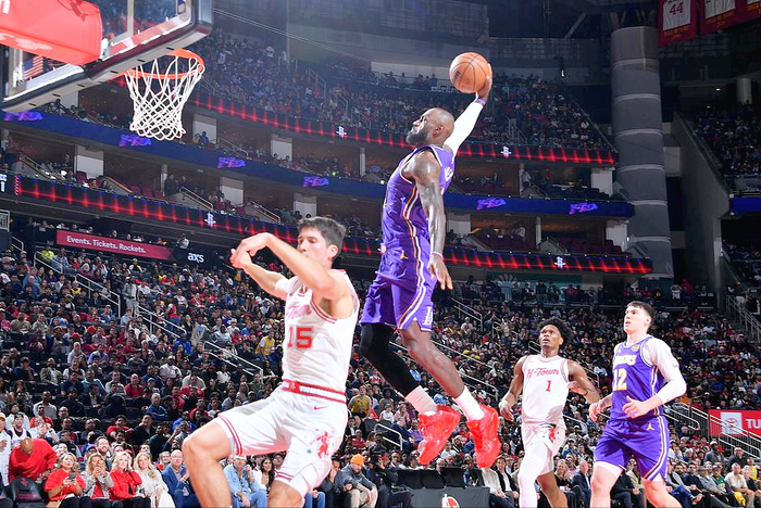 41岁詹姆斯率湖人双杀火箭 用6记扣篮打脸所有质