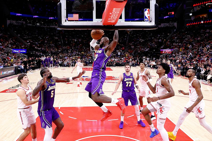 41岁詹姆斯率湖人双杀火箭 用6记扣篮打脸所有质