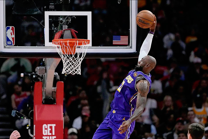 41岁詹姆斯率湖人双杀火箭 用6记扣篮打脸所有质