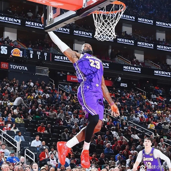 41岁詹姆斯率湖人双杀火箭 用6记扣篮打脸所有质