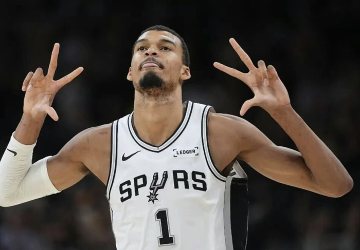 文班亚马复出砍32+12+8盖帽 创下连续5场数据纪录