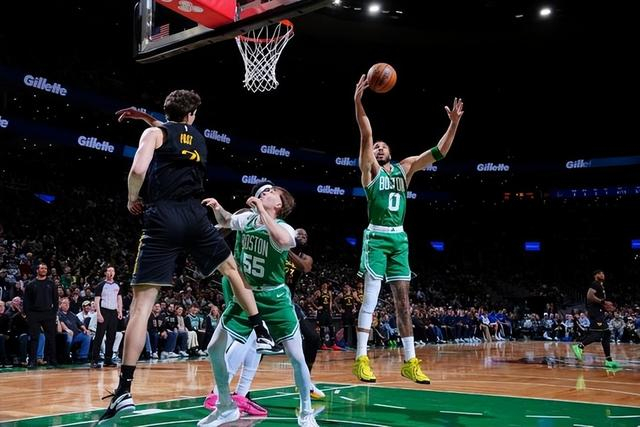 波尔津吉斯首发难救主 塔图姆布朗合砍56分助凯