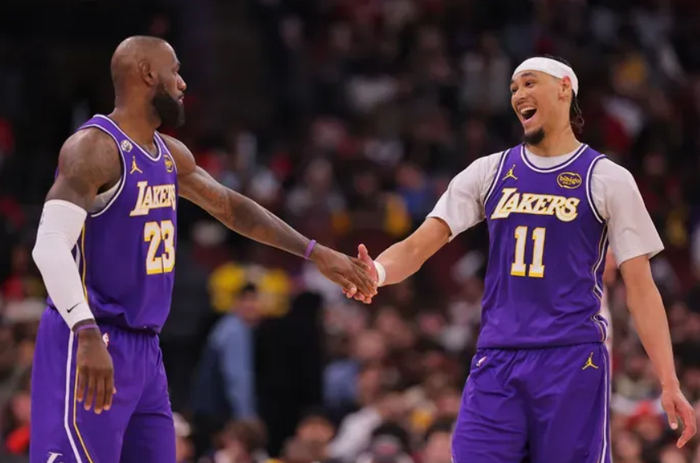 湖人角色球员海斯首发出战高效砍21+10 获三巨头