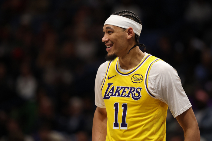 湖人角色球员海斯首发出战高效砍21+10 获三巨头