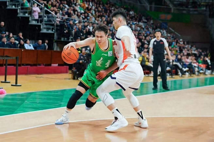 辽宁vs北京鏖战90分钟 北京力克劲旅登顶联赛第四