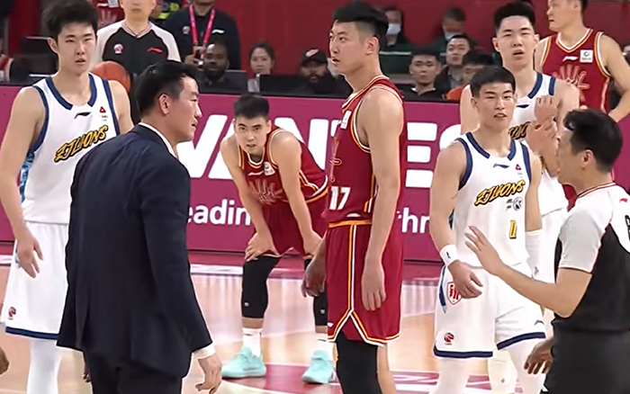 广厦主帅王博因质疑判罚被驱逐 比赛提前结束