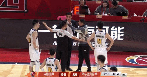 广厦主帅王博因质疑判罚被驱逐 比赛提前结束