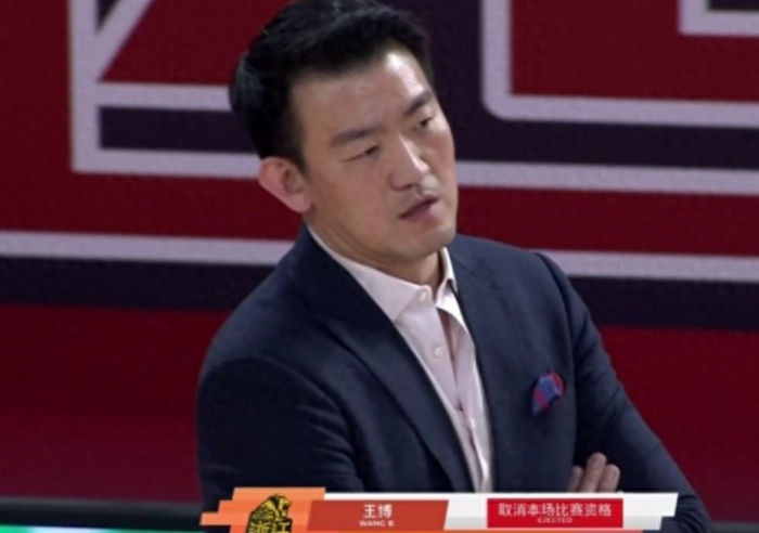 广厦主帅王博因质疑判罚被驱逐 比赛提前结束