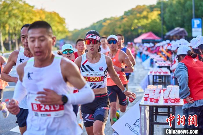 黑科技遇上硬实力：浙江嘉兴两万跑者邂逅最美